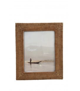 Zoom L. Photo frame in honey rattan.