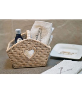 Small basket heart Kiss - rattan white brushed